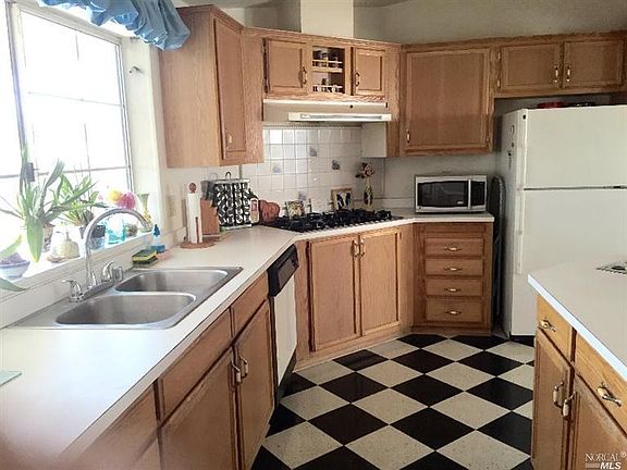 4th image of 1130 Adrienne Way UNIT 1130
