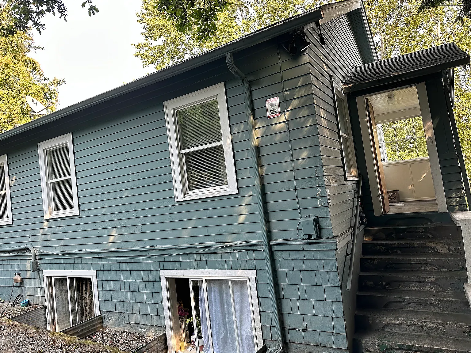 3 bed, 890 sqft, $2,300 — Photo 1
