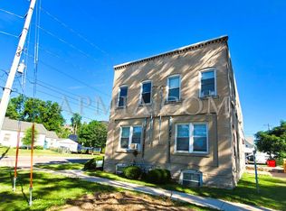 127 11th St SW APT 1, Cedar Rapids, IA 52404