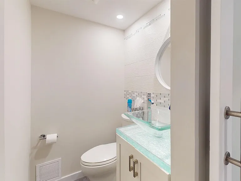 701 Bayshore Ave #701 — Photo 13