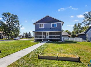 219 Walnut St, Canistota, SD 57012