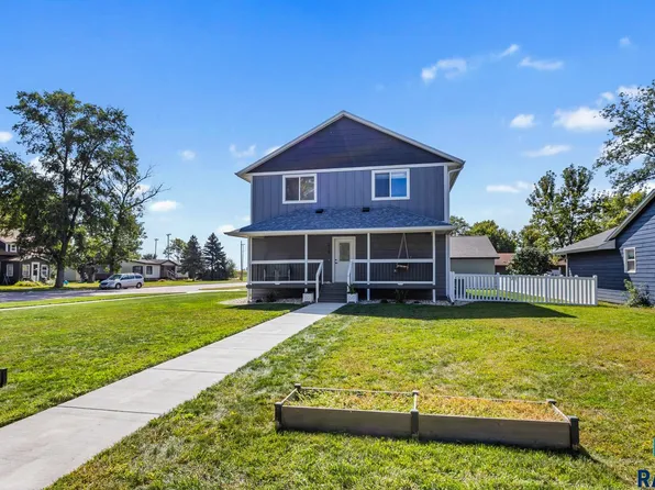 219 Walnut St, Canistota, SD 57012