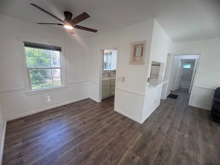1559 Virginia Ave — Photo 5