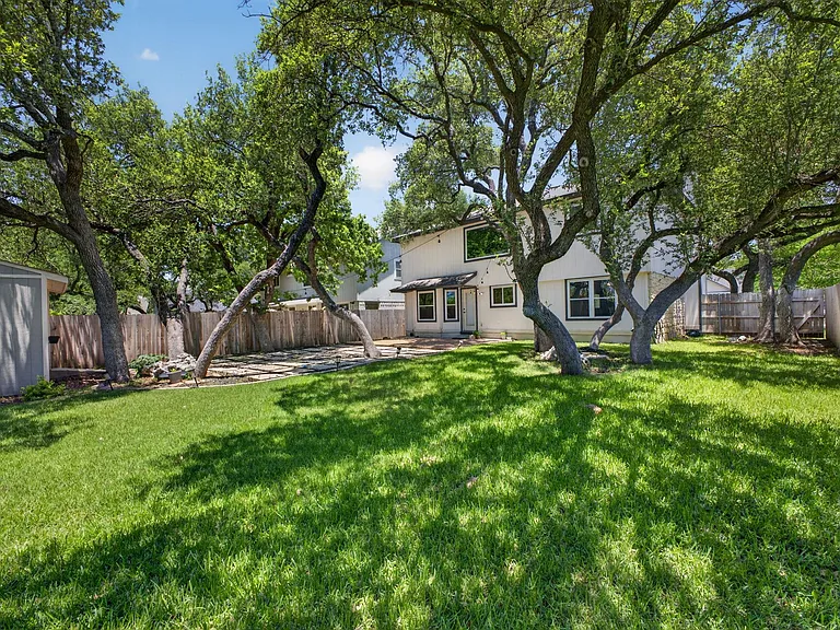 2712 Buckeye Trl — Photo 2