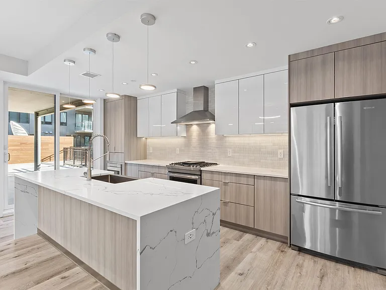 727 Adams St — Photo 11