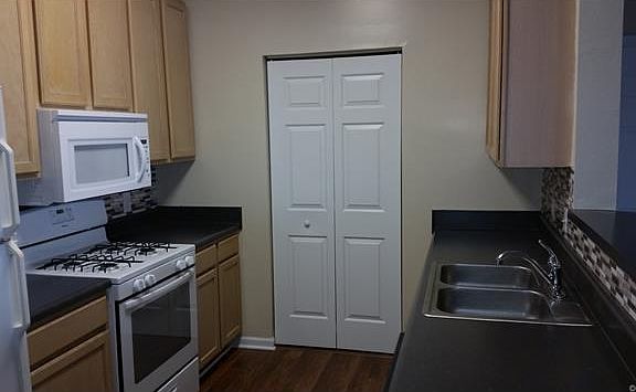 5th image of 831 Brassie Ln APT A