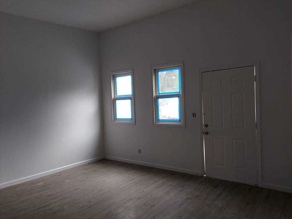 1st image of 718 Manhattan Ave Floor 2