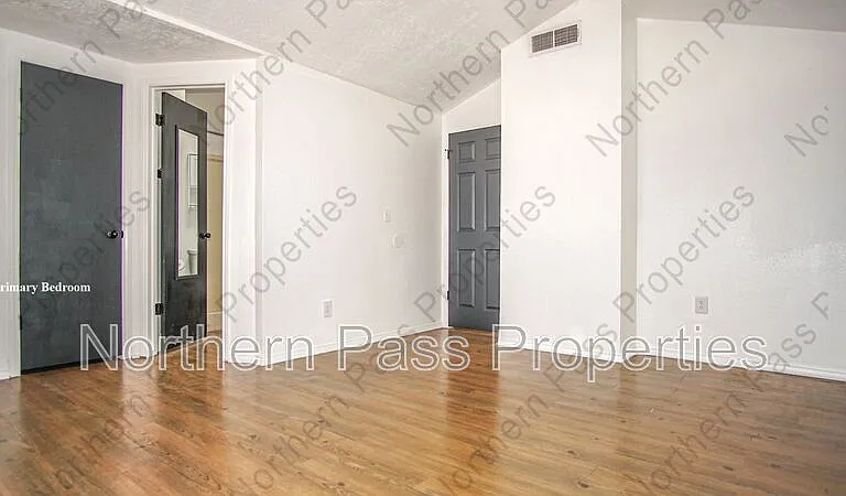 2100 Robert Wynn St — Photo 16