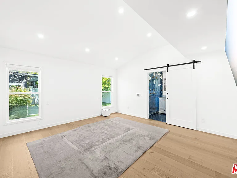 9007 David Ave — Photo 25