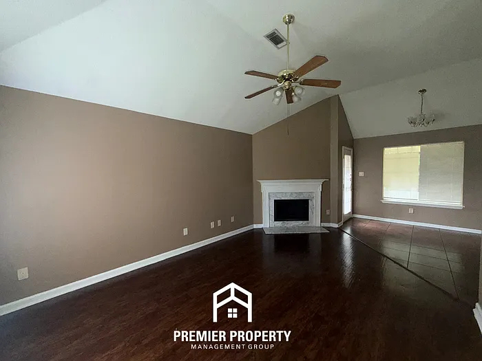 3755 Clarion Dr — Photo 3