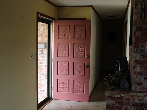 3rd image of 1021 W East Ave