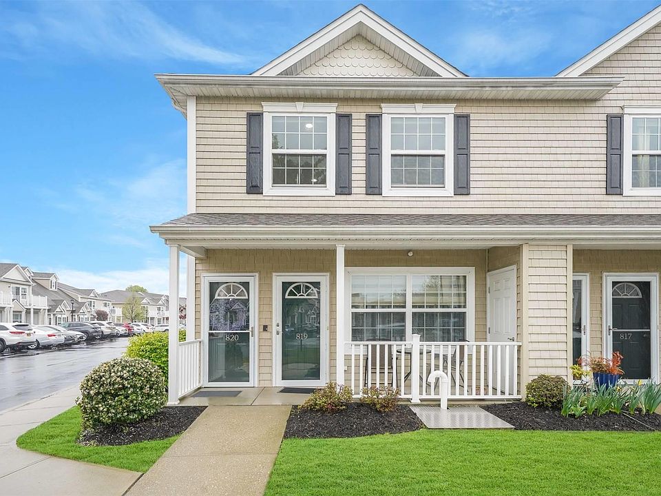 1st image of 820 Willow Lane #820
