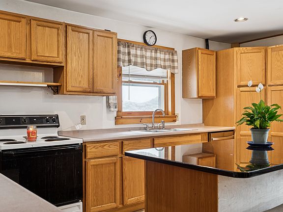 4th image of 9 Cherry Hill Road