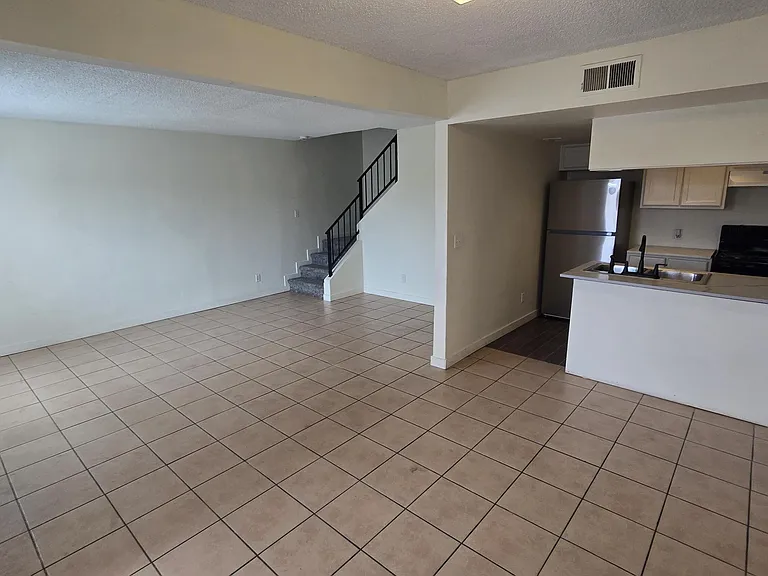 1447 N 53rd Dr — Photo 8