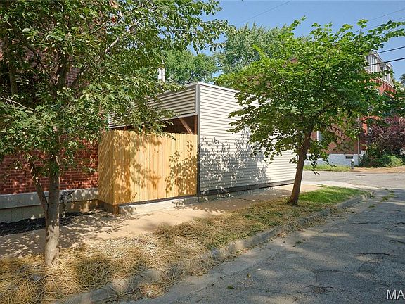 3rd image of 2725 Salena St
