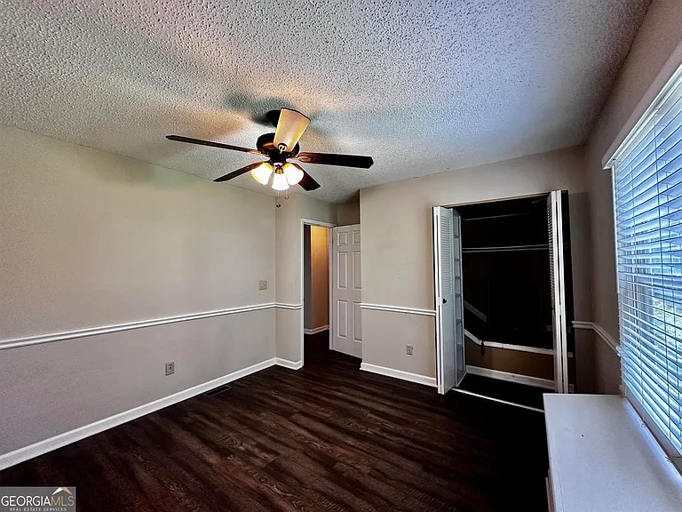 1060 Falling Water Dr SE — Photo 9