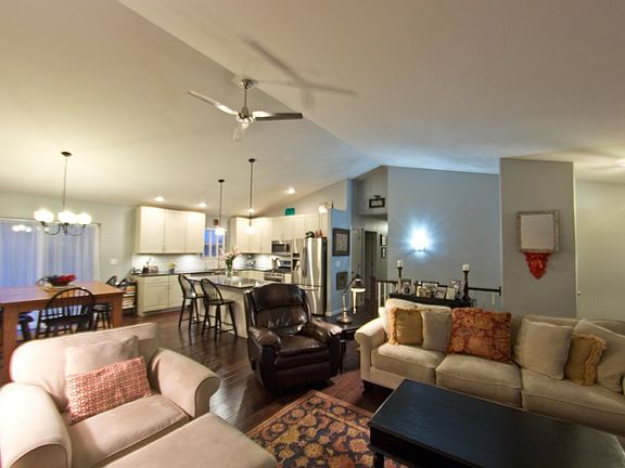 4th image of 301 Aspen Grove Ln