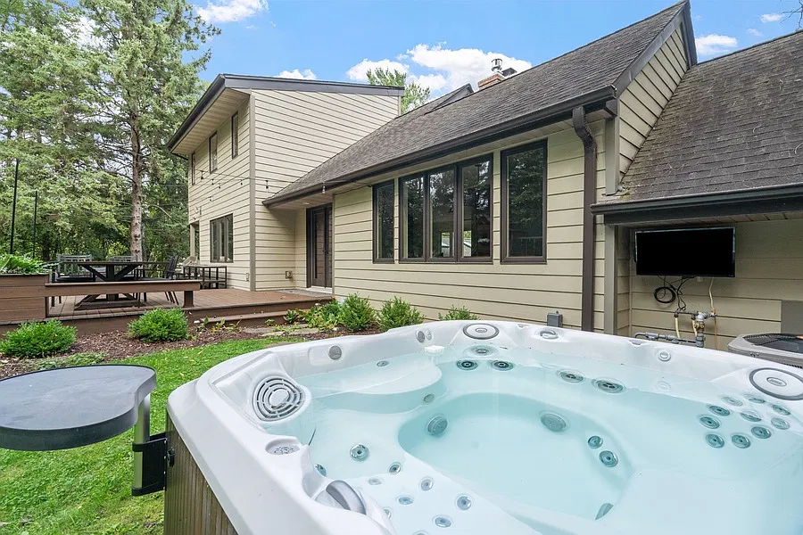 5 bed, 3.5 bath, 4115 sqft, $6,000 — Photo 4