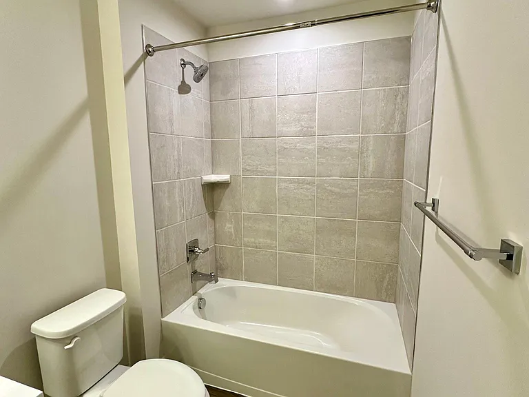 325 E Cochran St — Photo 30