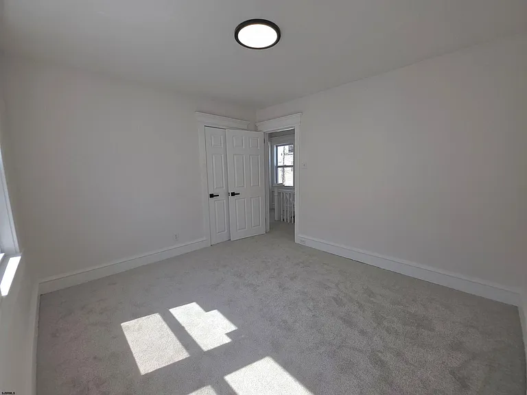 346 N Delaware Ave — Photo 36
