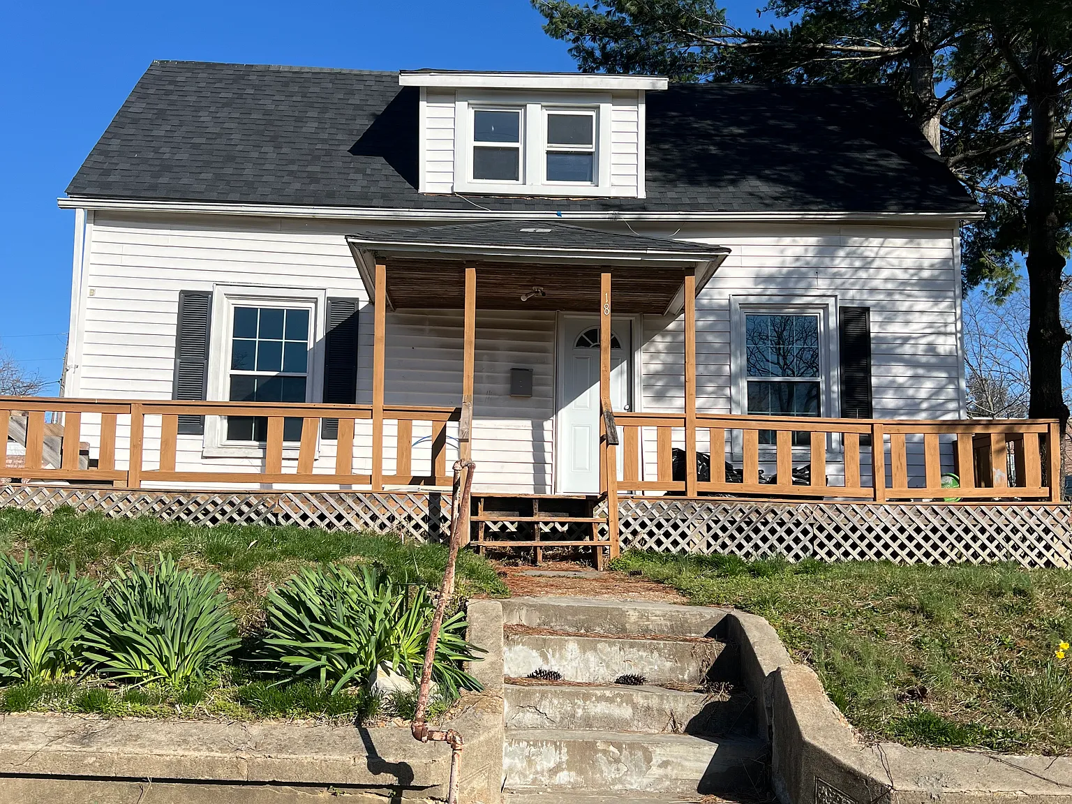 18 S. Benton — Photo 1