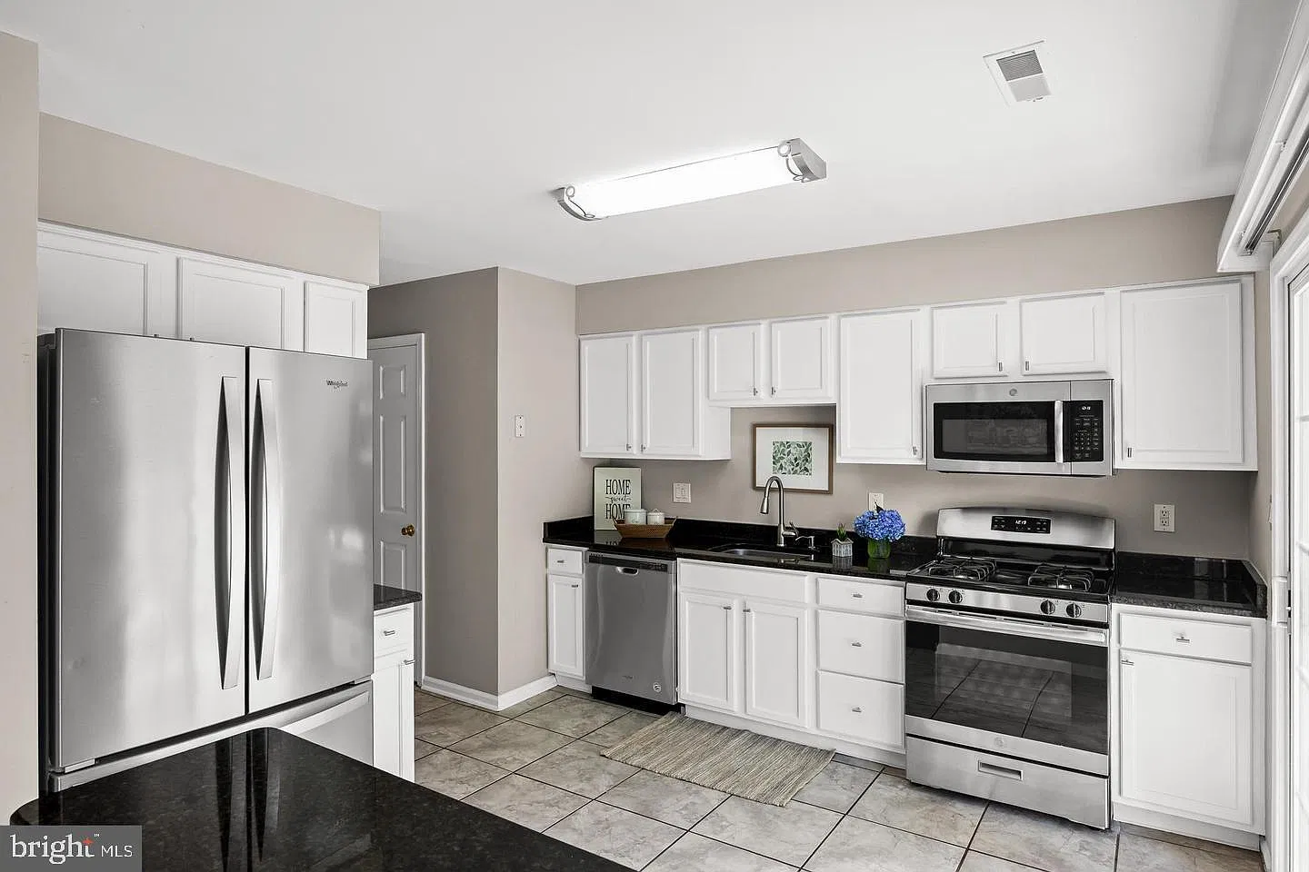3 bed, 2.5 bath, 1768 sqft, $2,750 — Photo 3