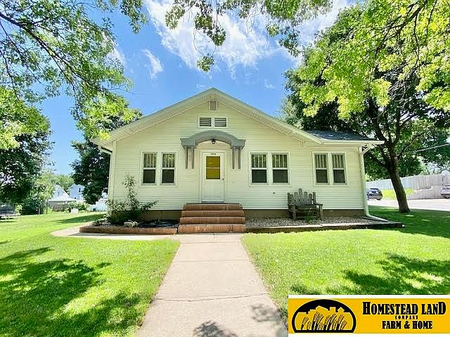 1300 6th St, Fairbury, NE 68352 | Zillow