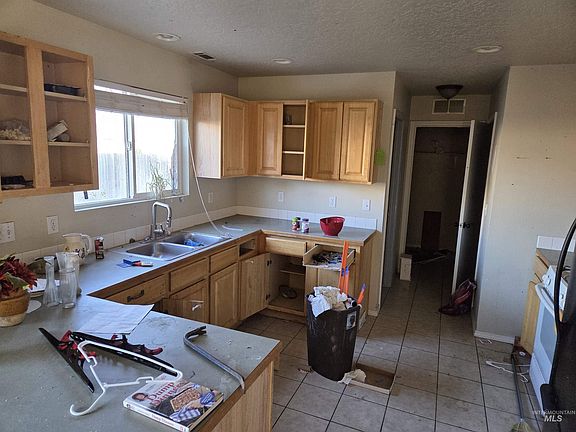 2nd image of 3013 Arcadian Dr