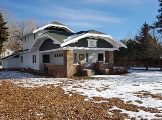 105 S 1st St W, Cowley, WY 82420