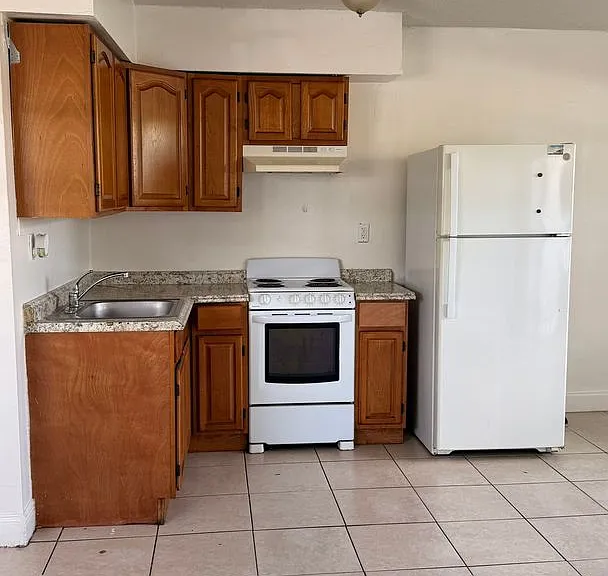 978 SW 10th Dr — Photo 9