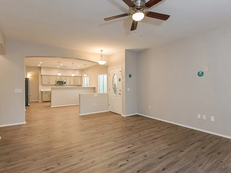 405 E Placita Nodo — Photo 3