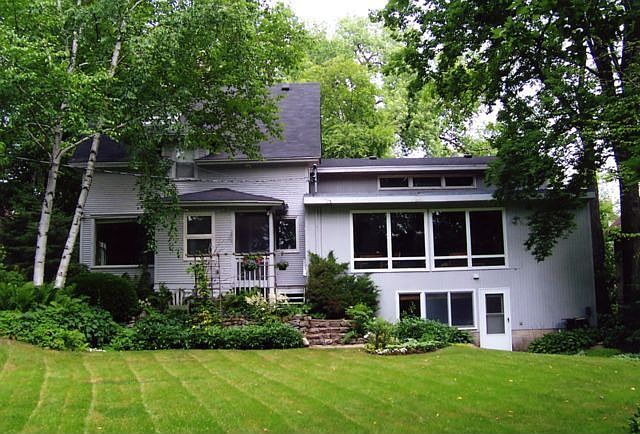 Southern Exposure-Huge garden facing windows