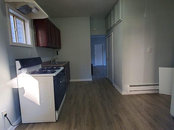 EAT-IN KITCHEN