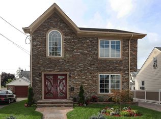 23 Plymouth Ave, Mineola, NY 11501