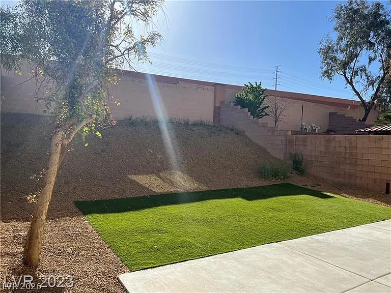 341 Sonoma Valley St — Photo 12