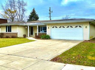 927 Pettibone St, Crown Point, IN 46307