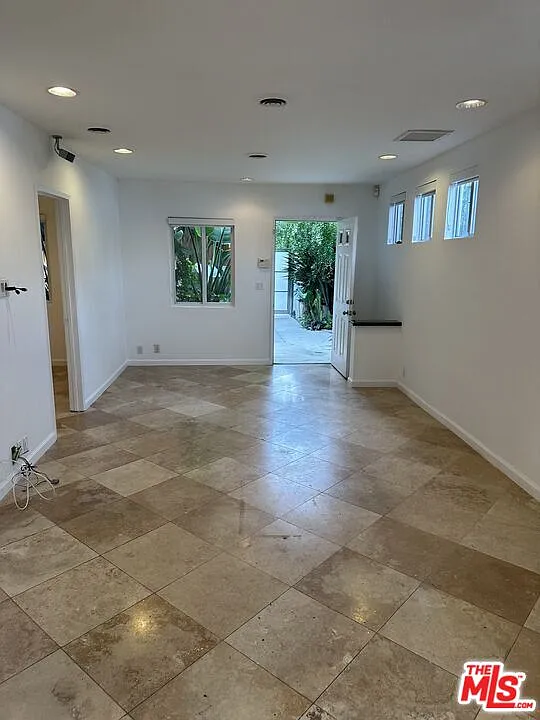 2 bed, 2.0 bath, 1006 sqft, $4,350 — Photo 3