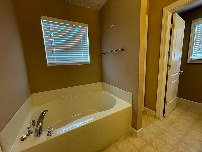 9532 Treyburn Green Way — Photo 10