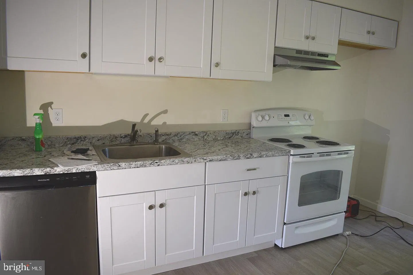 2 bed, 1.0 bath, 720 sqft, $1,475 — Photo 3