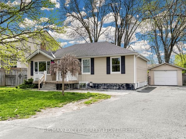 2 Hughes St, Richmond Hill, ON L4E 2V9