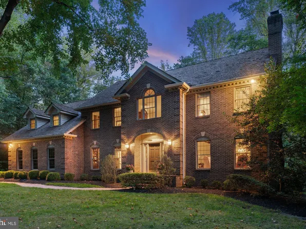 10203 Cedar Pond Dr, Vienna, VA 22182