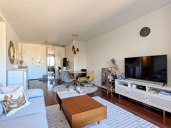 3rd image of 345 E 80th St APT 20L