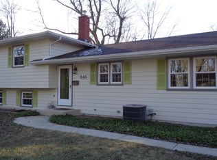 845 Emerald Dr, Naperville, IL