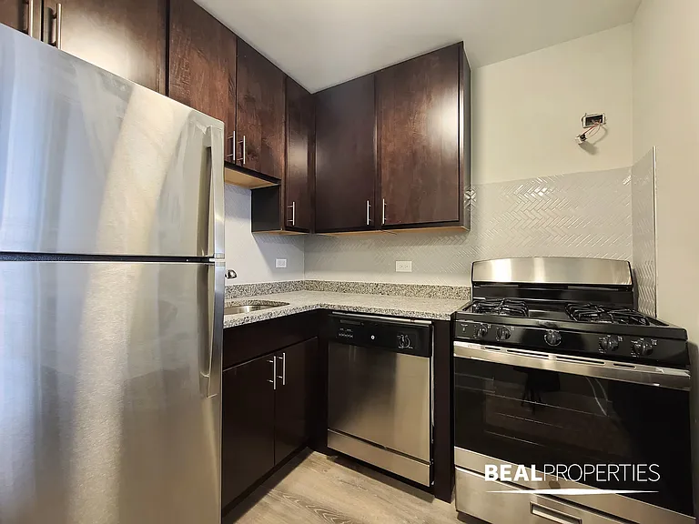 530 W Surf — Photo 25