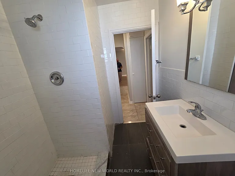 544 Mary St E #MAIN — Photo 10