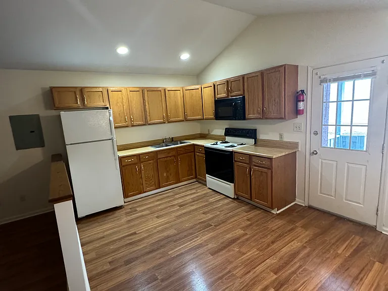 20 E Center St #7 — Photo 3