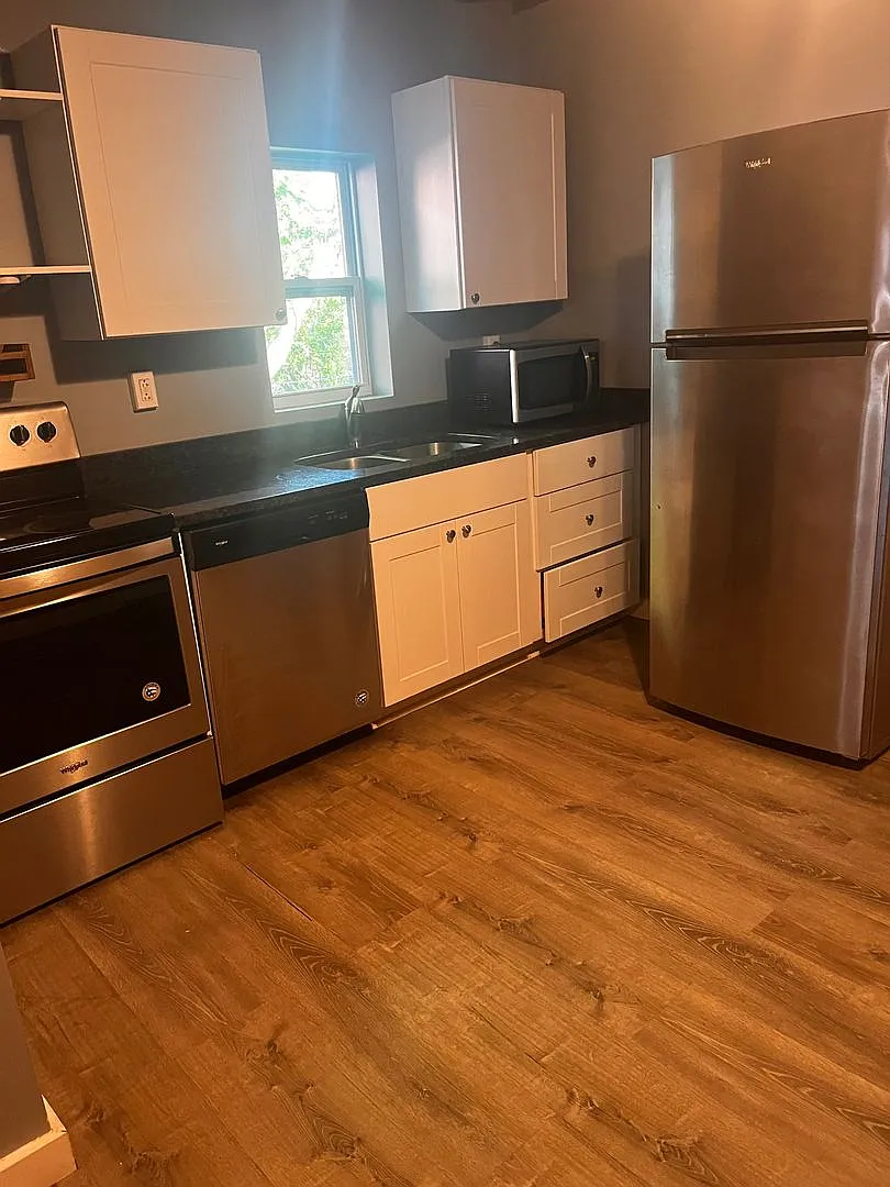 211 E Frederick St — Photo 1