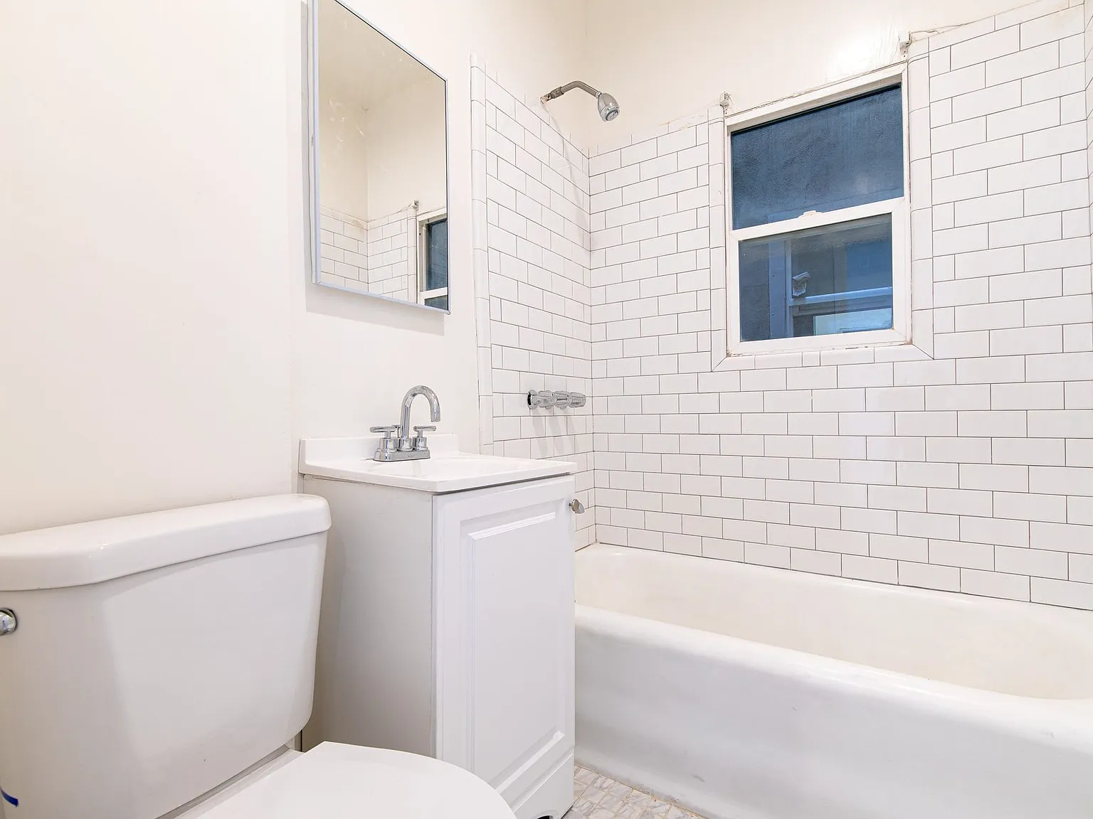 Western Apartments | Renovated Apartments Near Wilshire/Western Metro — Photo 4