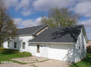 7017 N Flansburg Rd, Lena, IL 61048