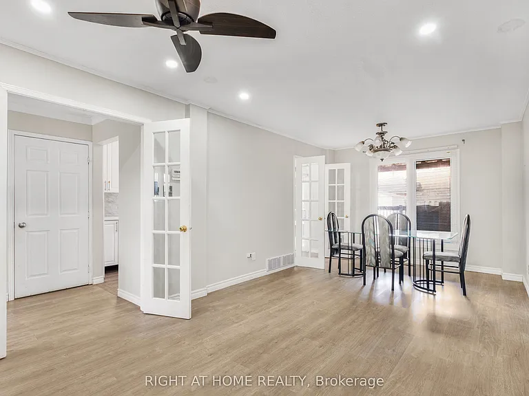 39 Martindale Cres — Photo 4